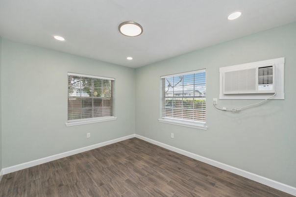 Empty room, Interior, Recessed Lighting, Wood Texture Flooring