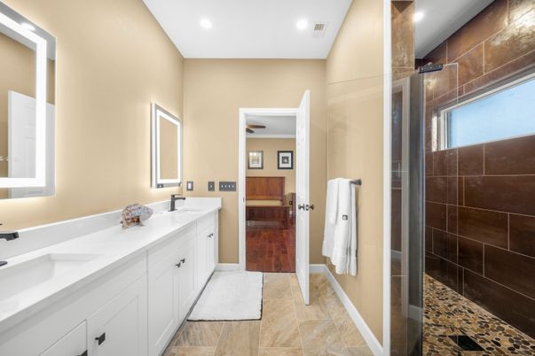 Bathroom, Dual Sink Vanities, Interior, Recessed Lighting