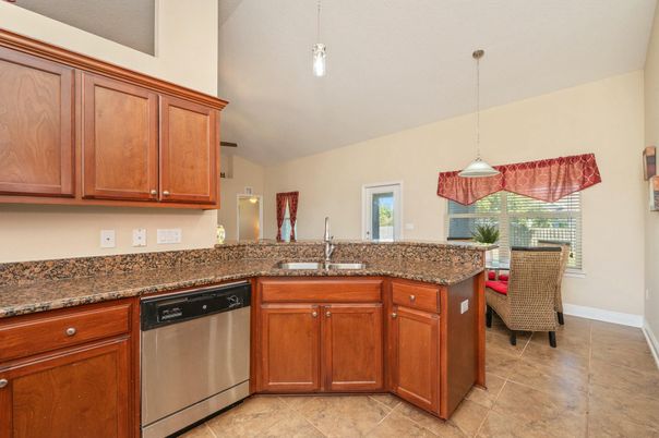 Dining room, Interior, Kitchen, Pendant Lights, Stainless Steel Appliances
