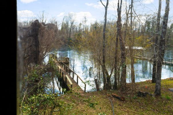 Exterior, Lake