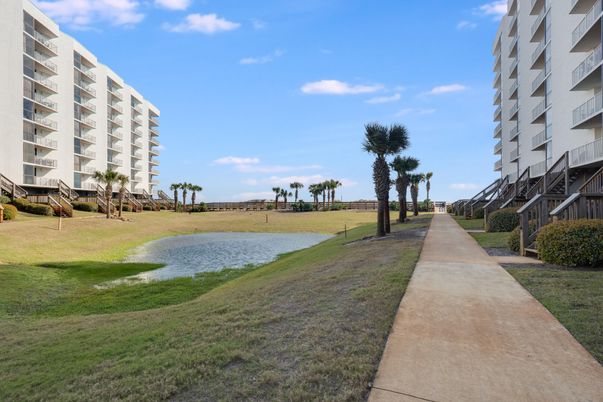 Exterior, Lake