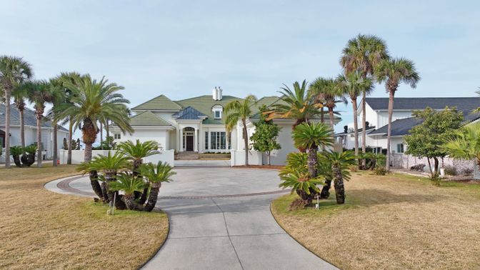 Backyard, Exterior, Facade, French Provincial