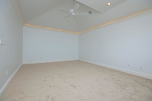 Empty room, Interior, Recessed Lighting