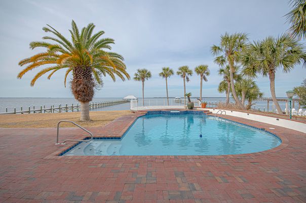 Exterior, Pool, Water