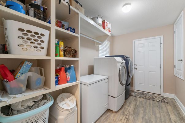 Interior, Washer, Wood Texture Flooring