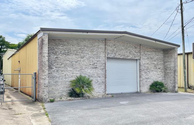 Detached Garage, Exterior
