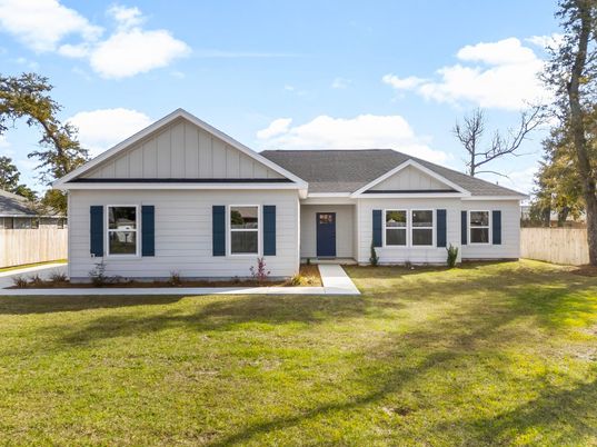 Exterior, Facade, Farmhouse