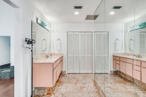 Bathroom, Dual Sink Vanities, Interior, Recessed Lighting