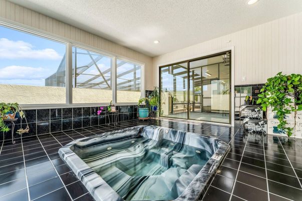 Hot Tub, Interior, Recessed Lighting
