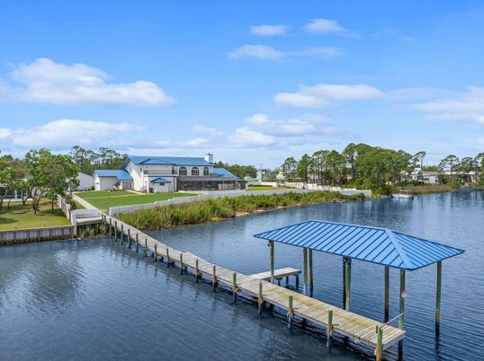 Exterior, Lake