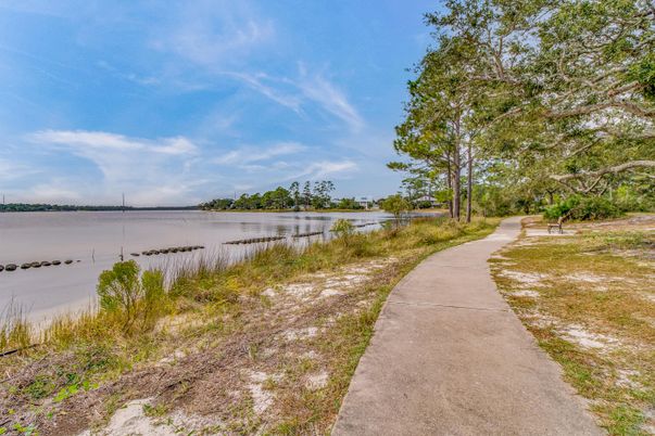 Exterior, Lake