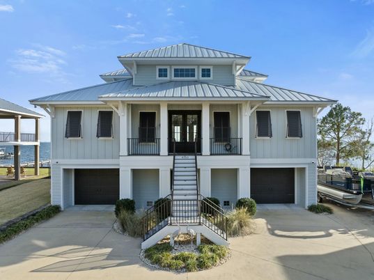 Attached, Exterior, Facade, American Foursquare