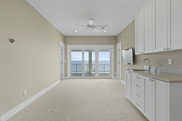 Empty room, Interior, Kitchen, Recessed Lighting, Water