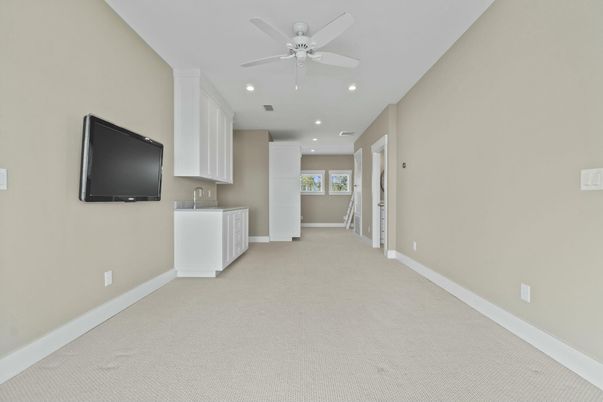 Empty room, Interior, Recessed Lighting