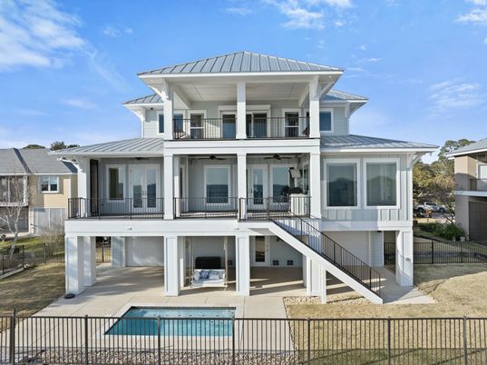 Exterior, Facade, Pool, American Foursquare