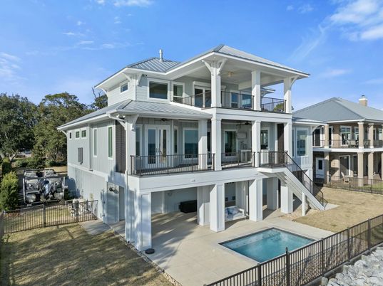 Exterior, Facade, Pool, American Foursquare