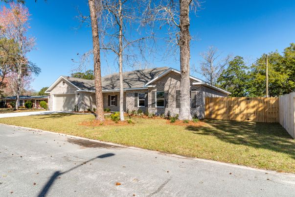 Attached, Exterior, Facade, Ranch