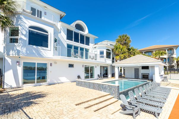 Exterior, Pool
