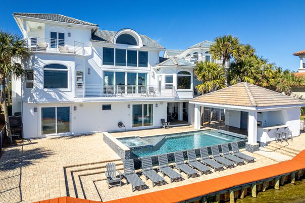 Exterior, Facade, Pool, Mediterranean