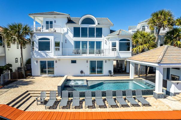 Exterior, Facade, Pool, Mediterranean