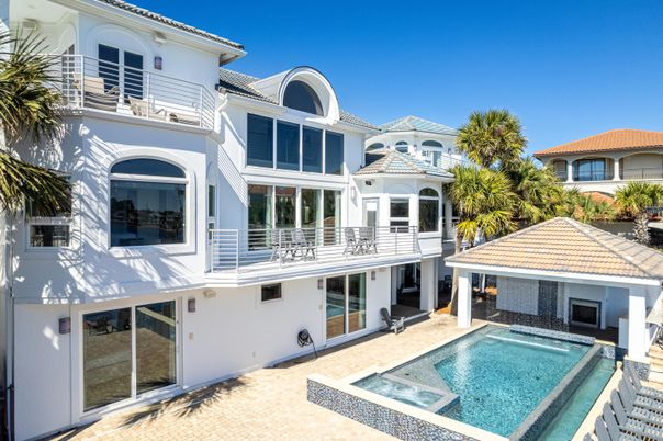 Exterior, Pool