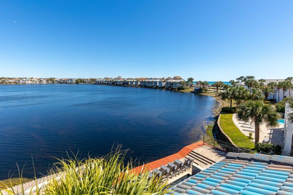 Exterior, Lake
