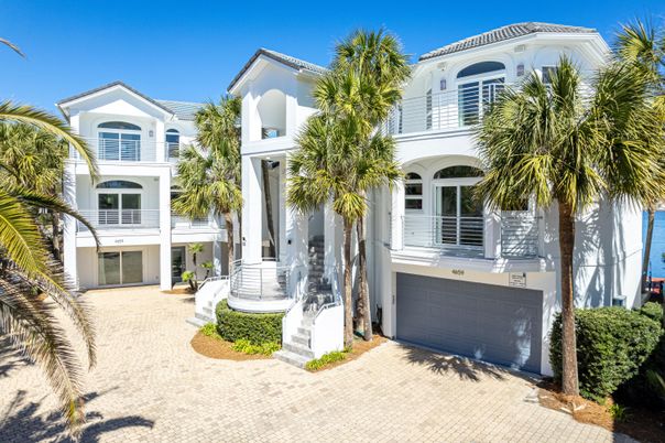 Attached, Exterior, Facade, Mediterranean
