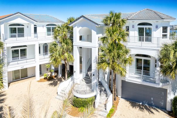 Attached, Exterior, Facade, Mediterranean