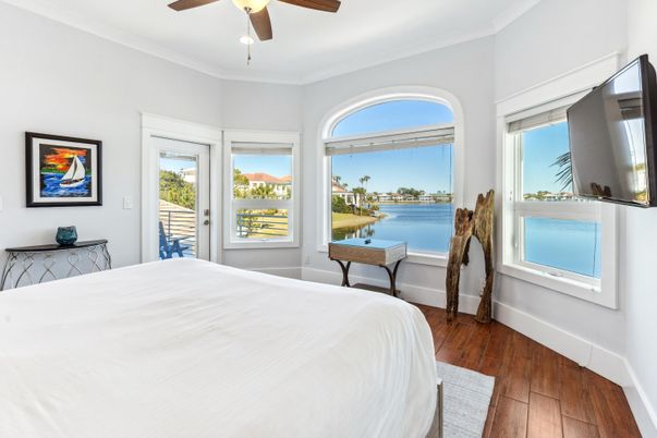 Bedroom, Interior, Water, Wood Texture Flooring