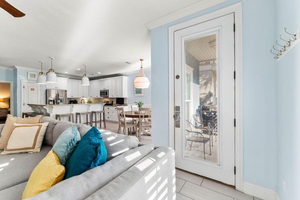 Dining room, Interior, Kitchen, Living room, Pendant Lights, Recessed Lighting, Stainless Steel Appliances