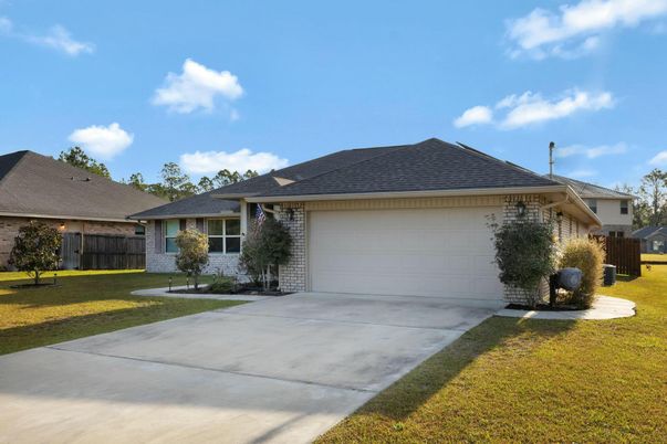 Attached, Exterior, Facade, Ranch
