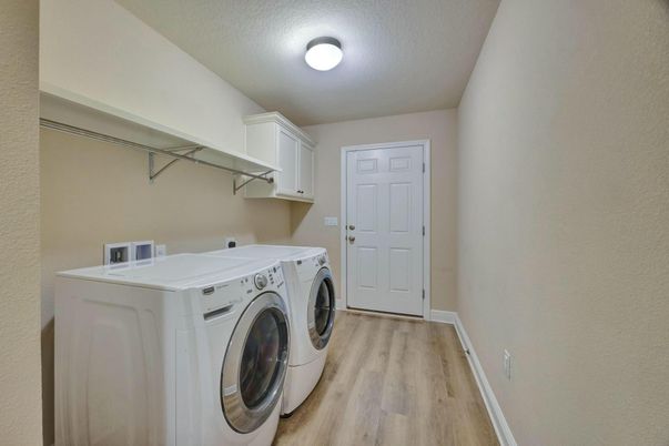 Interior, Washer, Wood Texture Flooring