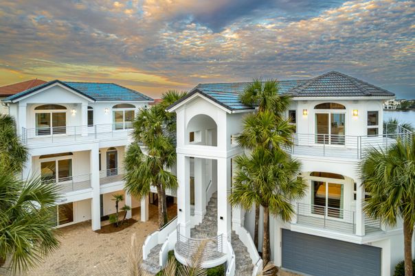 Attached, Exterior, Facade, Mediterranean