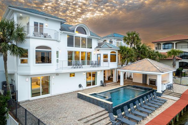 Exterior, Pool