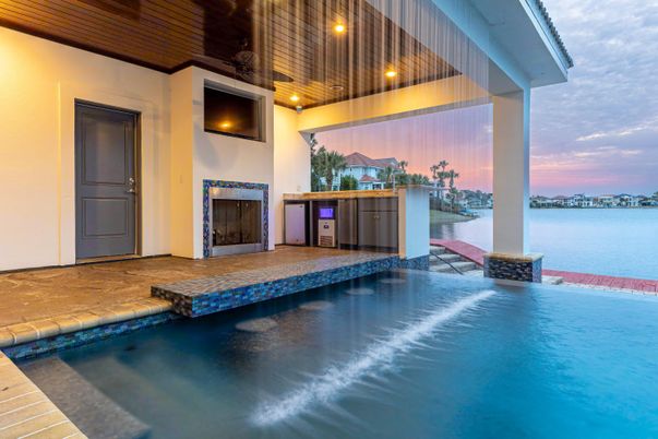 Exterior, Pool