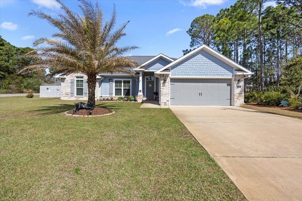 Attached, Exterior, Facade, Ranch
