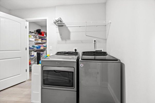 Interior, Utility Closets, Washer, Wood Texture Flooring