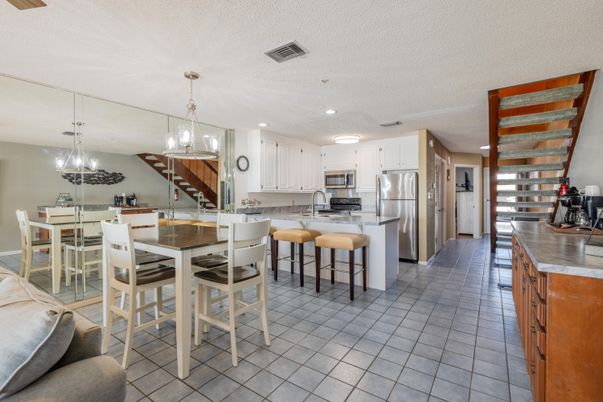 Chandelier, Dining room, Interior, Kitchen, Pendant Lights, Recessed Lighting, Stainless Steel Appliances