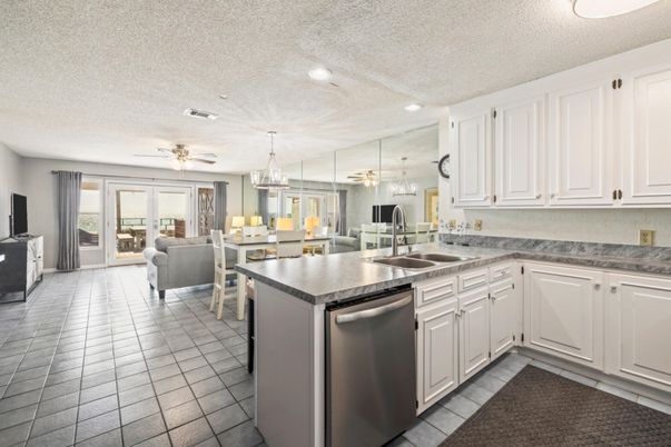 Chandelier, Dining room, Interior, Kitchen, Living room, Pendant Lights, Recessed Lighting