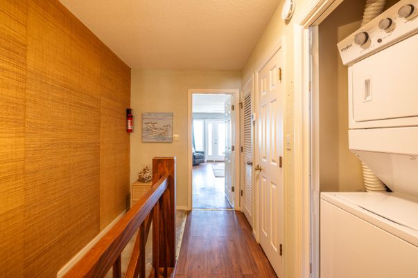 Interior, Utility Closets, Washer, Wood Texture Flooring