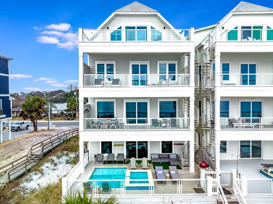 Exterior, Facade, Pool, Queen Anne Victorian