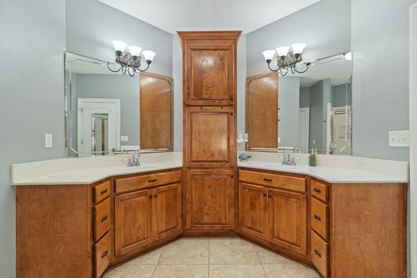 Bathroom, Dual Sink Vanities, Interior