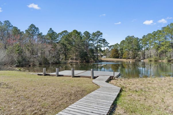 Exterior, Lake