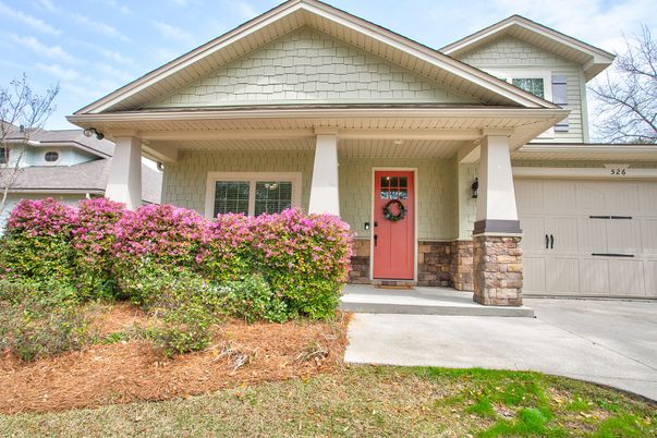 Attached, Exterior, Facade, American Craftsman