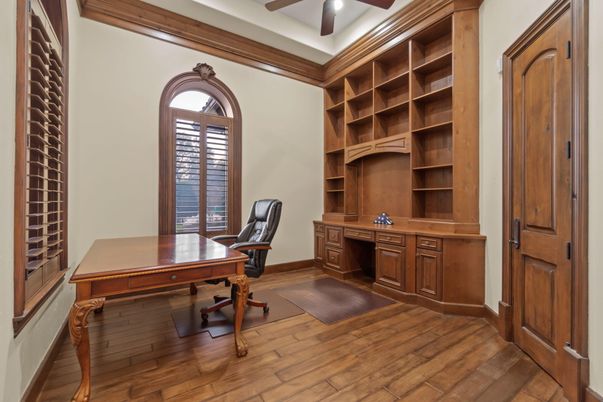 Home Office, Interior, Recessed Lighting, Wood Texture Flooring