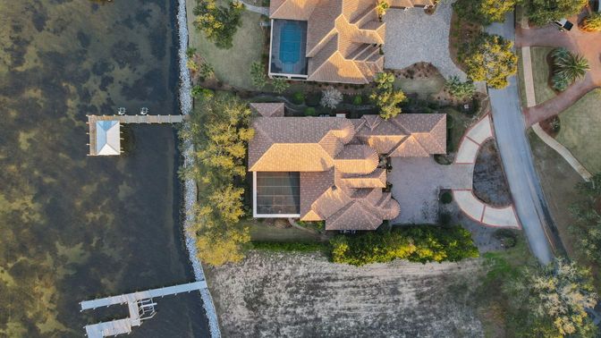 Exterior, Drone