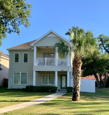 Exterior, Facade, Farmhouse