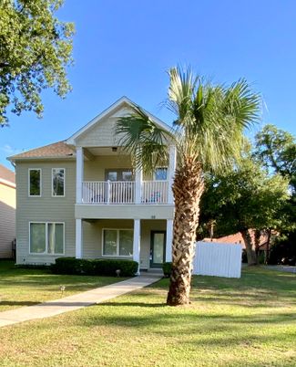 Backyard, Exterior, Facade, Split Level