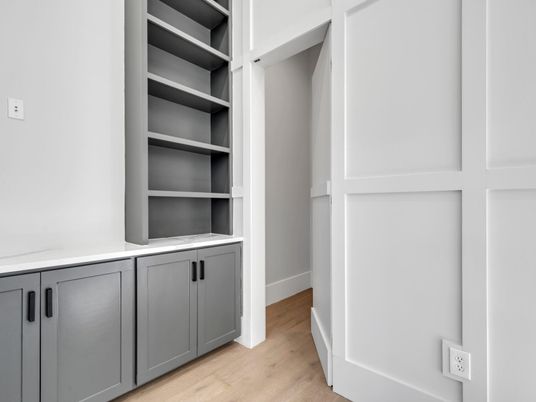 Interior, Walk-in Closets, Wood Texture Flooring