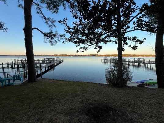 Exterior, Lake